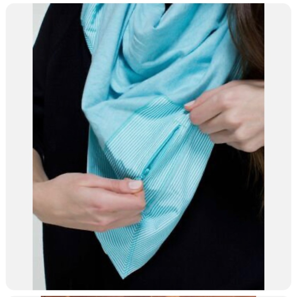 Lululemon Throw Me Over Scarf O/S Angel Blue Tonka Stripe Wrap Zip Pocket